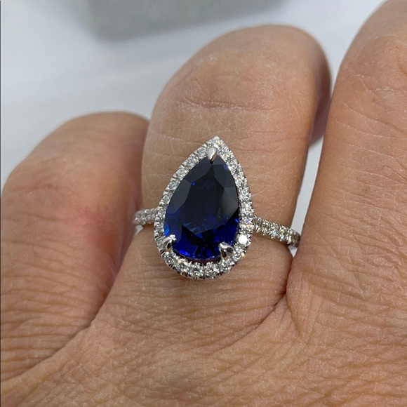 Sapphire and diamond pear engagement ring. Size 8 - Picture 3 of 9
